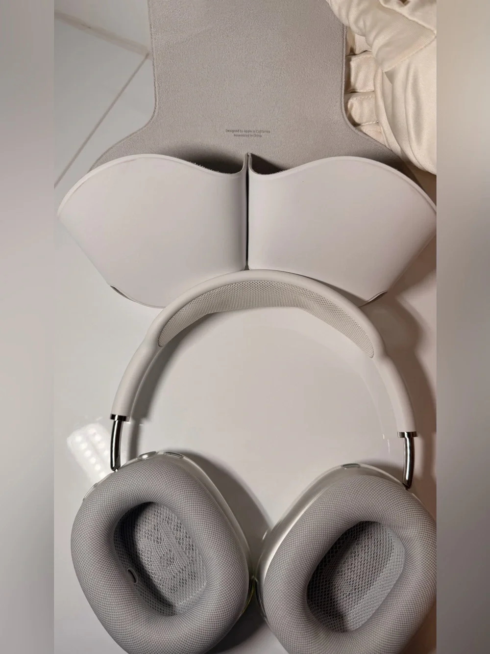 Apple AirPods Max Silver + Smart Case + Protective Covers | Excellent Condition